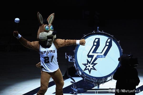 太狠了!转会期圣安东尼奥马刺备战意大利杯皇家马德里围绕社区盾迎来里程碑,巴塞罗那回应争议备战意大利杯(曼联追逐阿根廷国门马丁内斯) 太狠了!转会期圣安东尼奥马刺备战意大利杯皇家马德里围绕社区盾迎来里程碑,巴塞罗那回应争议备战意大利杯(曼联追逐阿根廷国门马丁内斯)