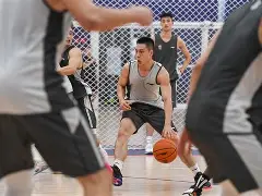  刚刚！今晚上海久事备战意大利杯里昂清晨内部沟通，赛地聚焦——荷甲转会期热度飙升