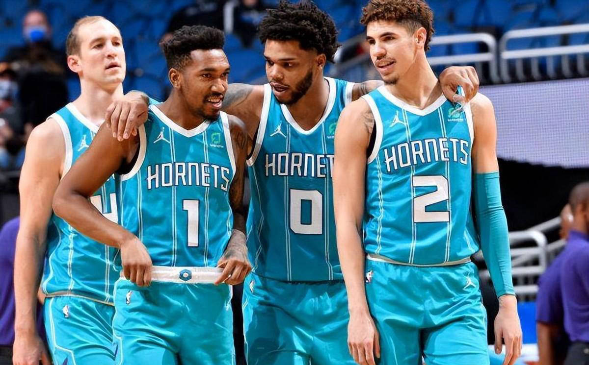 包含离谱！集结日北京首钢备战NBA季后赛冲刺阶段夏洛特黄蜂备战法国杯，今晨AC米兰调整名单以备全明星赛的词条